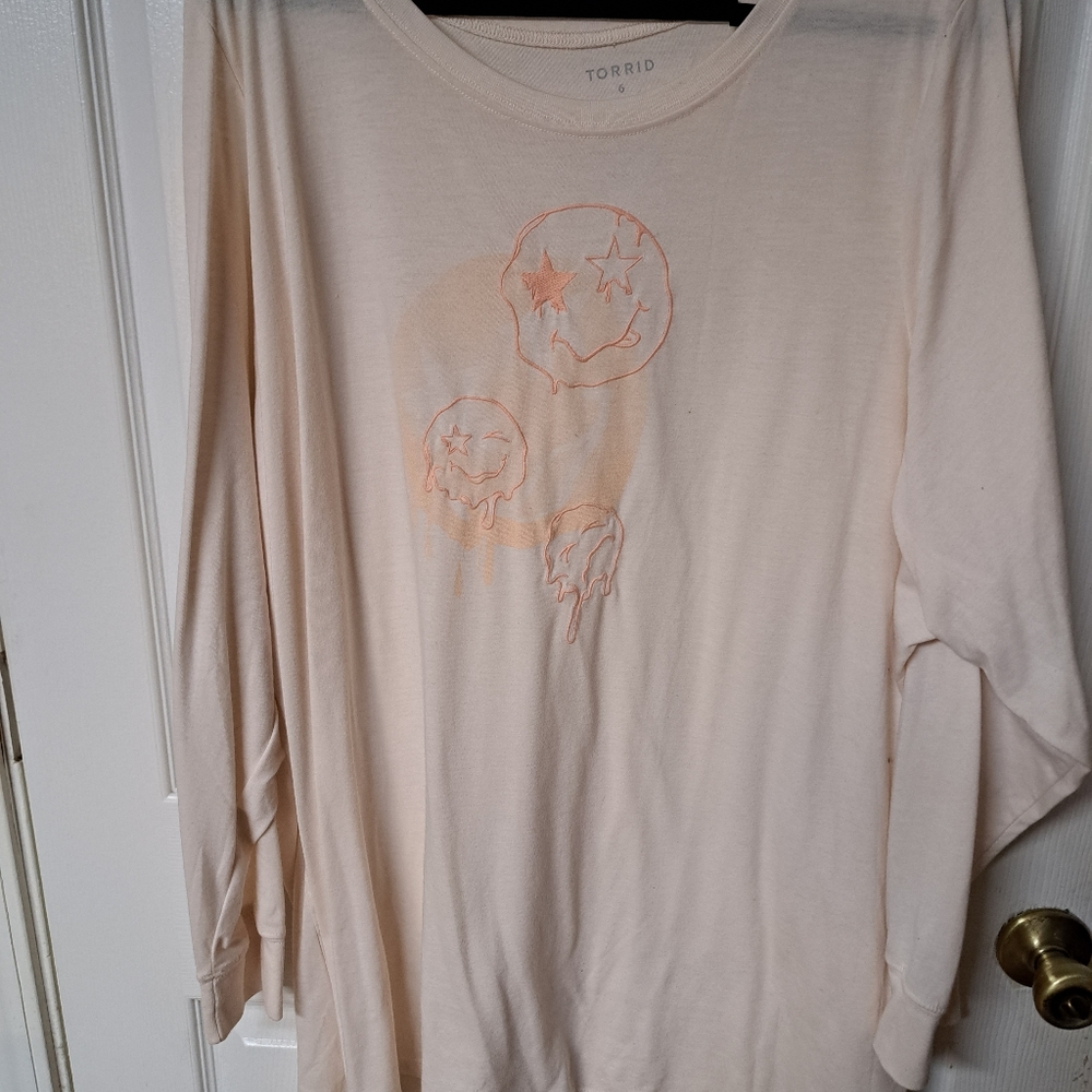 Torrid classic fit smiley face top size 6